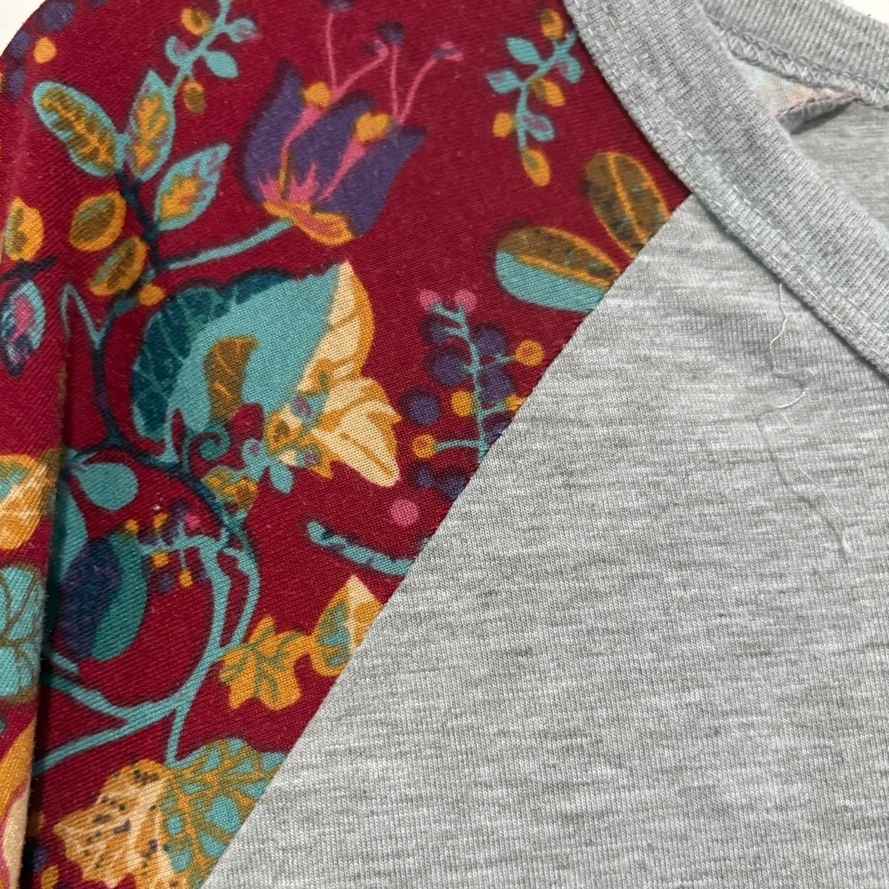 Randy Tee Heather Gray with Burgundy Floral Sleeves - Picture 3 of 4